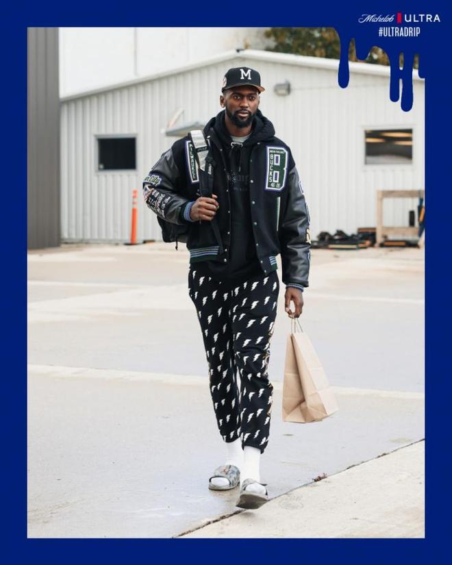 弗拉格克尼佩尔每月得分对比：几乎并驾齐驱 弗拉格涨幅更大（弗拉格与克尼佩尔月度得分对比：几近齐平，弗拉格增幅更强）