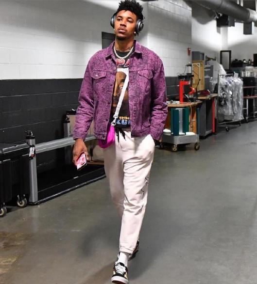 杨瀚森首发出战7分54秒，得到1篮板1失误4犯规。（杨瀚森首发仅出战7分54秒，数据为1篮板、1失误、4次犯规）