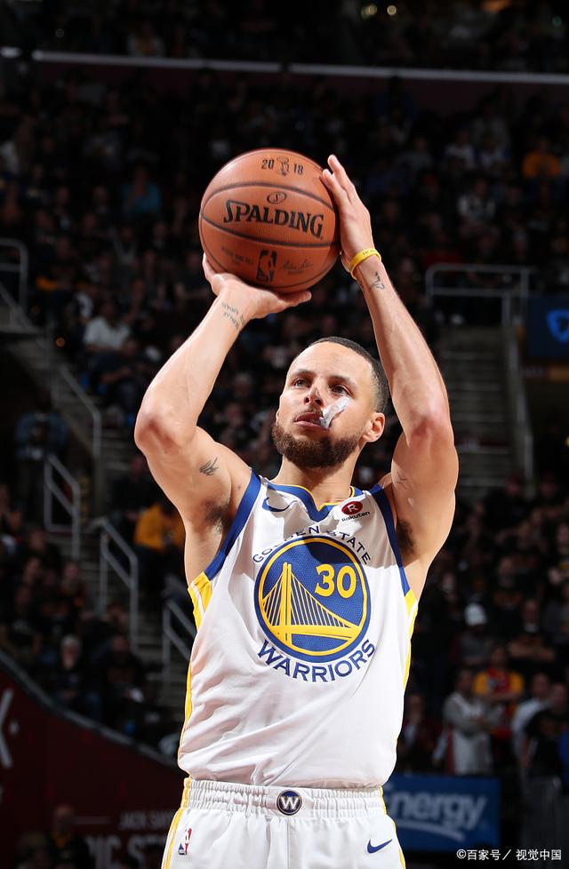 神户后卫：与申花的比赛并不轻松，感谢权田修一的扑点（神户后卫谈申花之战：比赛不轻松，感谢权田修一扑出点球）