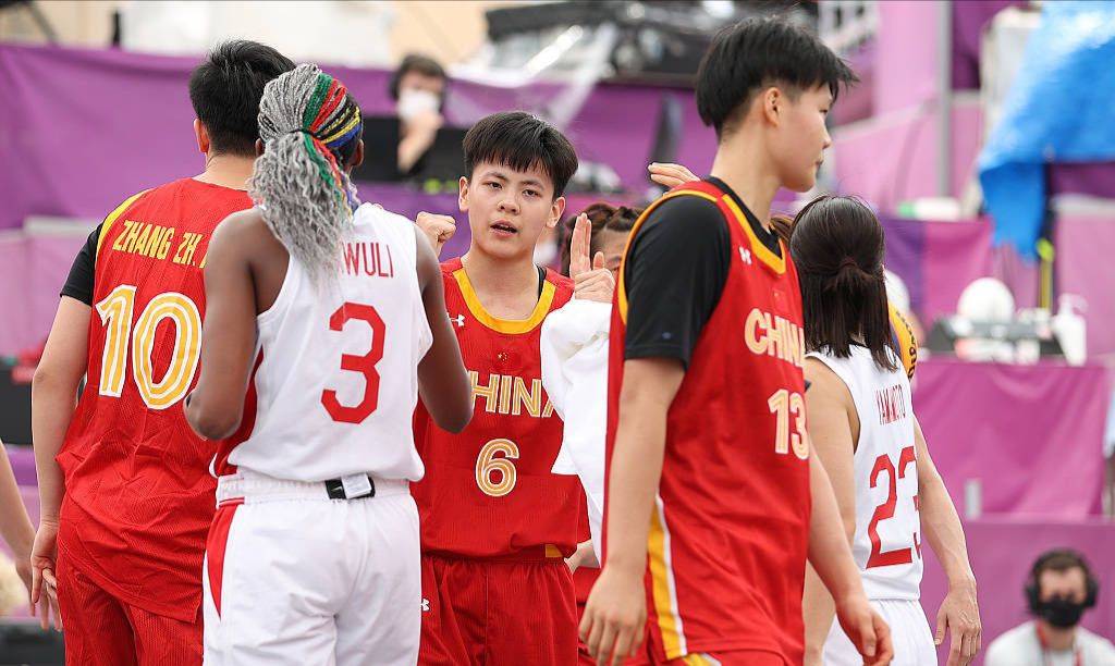 邓加：巴西球员和欧洲球员是不一样的，他们总想上场踢球（邓加：巴西球员有别于欧洲球员，人人都渴望出场）