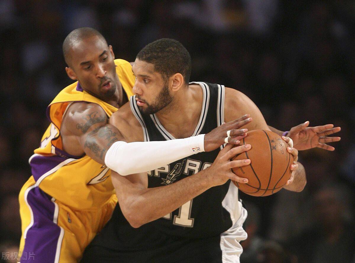 邓涵文因经济保障和新东家前景决定离开武汉三镇，加盟云南玉昆，成为球队核心球员。（因经济保障与前景考量，邓涵文告别武汉三镇，加盟云南玉昆担纲球队核心）