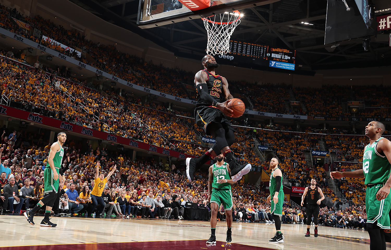 赵鹏：蒋4朱5是国内顶级中卫，但他俩搭配踢亚冠还是太吃力了（赵鹏：蒋4朱5皆属国内顶级中卫，但在亚冠搭档仍显吃力）