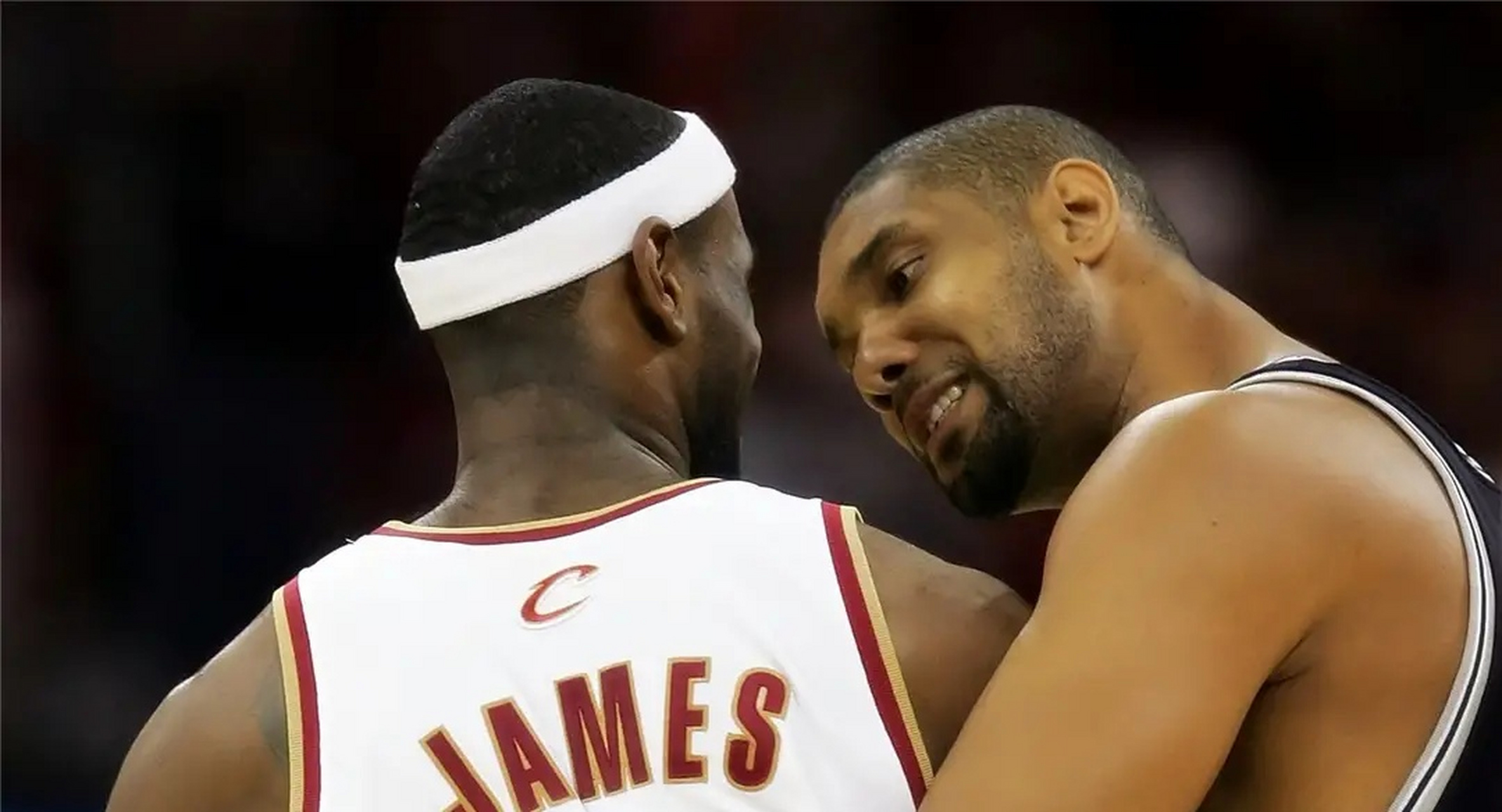 张琳芃：中超夺冠已成为过去，全力以赴打好明天的亚冠比赛（张琳芃：联赛冠军已翻篇，明日亚冠全力争胜）