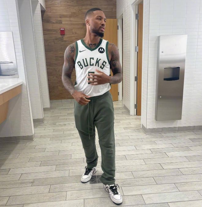 里沙利松在英超不敌利物浦的比赛中打入4球，与凯恩并列最多（英超战利物浦虽败，里沙利松轰四球，与凯恩并列最多）