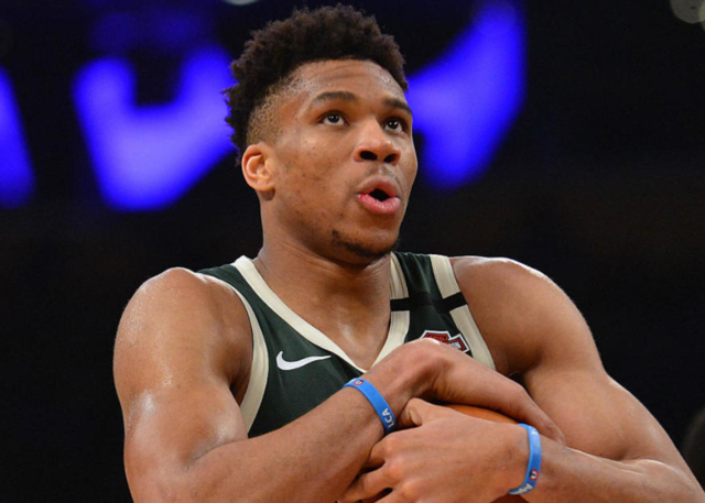 谢什科伤愈却食物中毒恐继续缺阵！阿莫林恼火，仍不知非洲杯三人能否参赛（谢什科康复却遭食物中毒恐继续缺席，阿莫林动怒，三名非洲杯国脚出场前景未明）