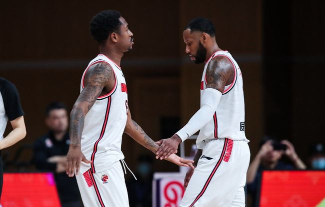 加兰半场高效表现，成为球队关键人物（加兰半场发挥高效，扮演球队关键角色）