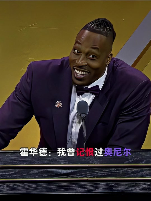 史密斯表现卓越，三分球如雨点般落下（史密斯状态火爆，三分接连命中）