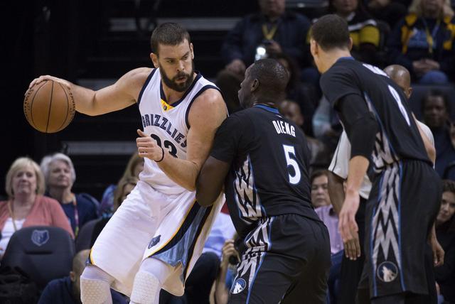 每体：巴萨不给客队球迷球票，毕巴高层把自己的球票让给球迷（每体：巴萨不向客队球迷提供球票，毕巴高层将自用票让予球迷）