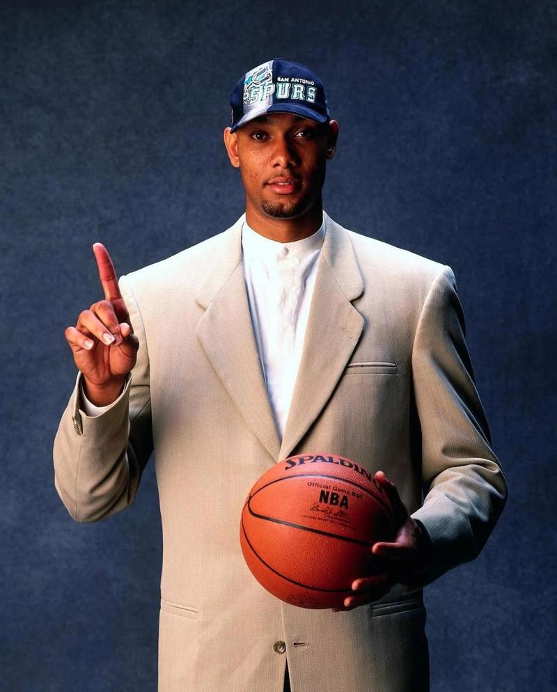 巴萨梅西自由球进球助球队领先（梅西任意球破门助巴萨取得领先）