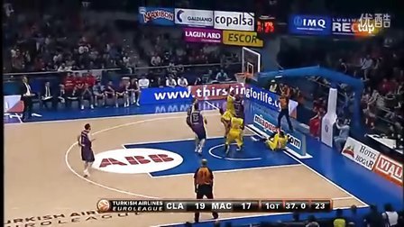 阿尔维斯再度现身宗教场合，拿起麦克风向信徒们传教（阿尔维斯再现宗教活动现场，手持麦克风向教众布道）