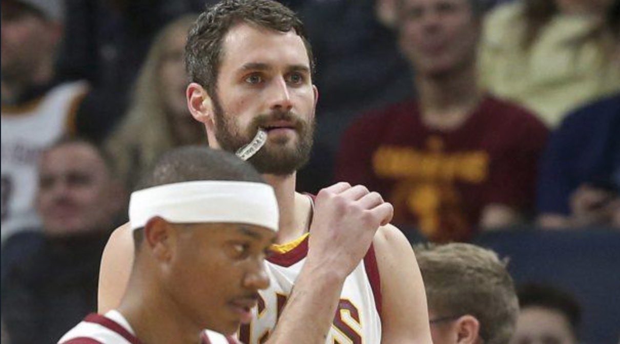 杨瀚森一战登顶热搜，7词条百万搜索，韩乔生：天赋一览无余（杨瀚森一役冲顶热搜，7个词条破百万搜索，韩乔生：天赋尽显）