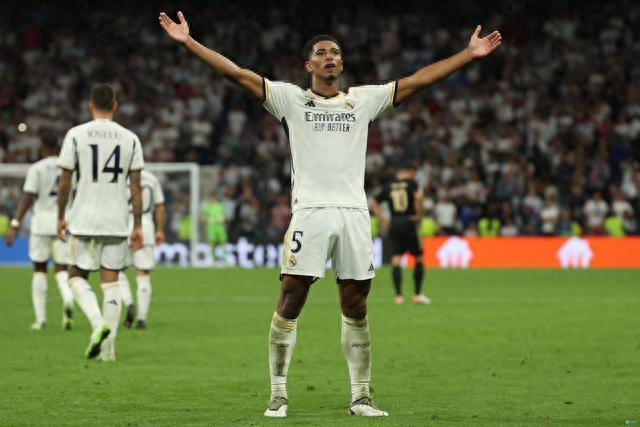 澳超半场：瓦拉提闪击，塔加特伤退，珀斯暂0-1悉尼FC（澳超半场战况：瓦拉提早早建功，塔加特因伤离场，珀斯0-1落后悉尼FC）