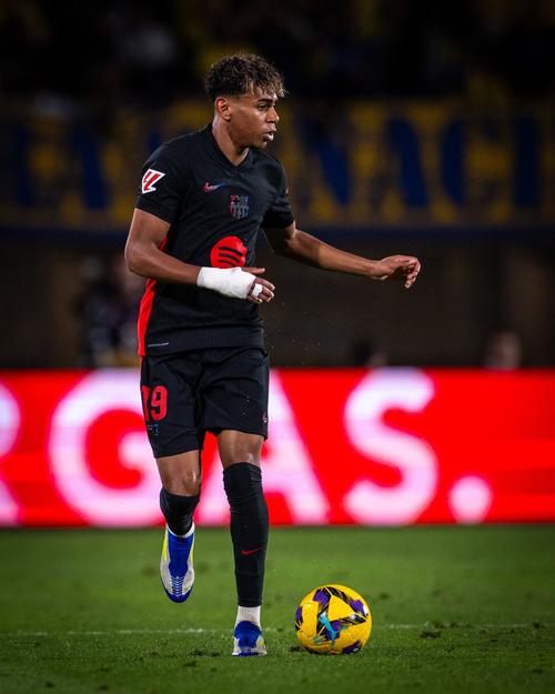 【2025中超总结之大连英博】打造亚洲第一主场（【2025中超盘点·大连英博】锻造亚洲最强主场）