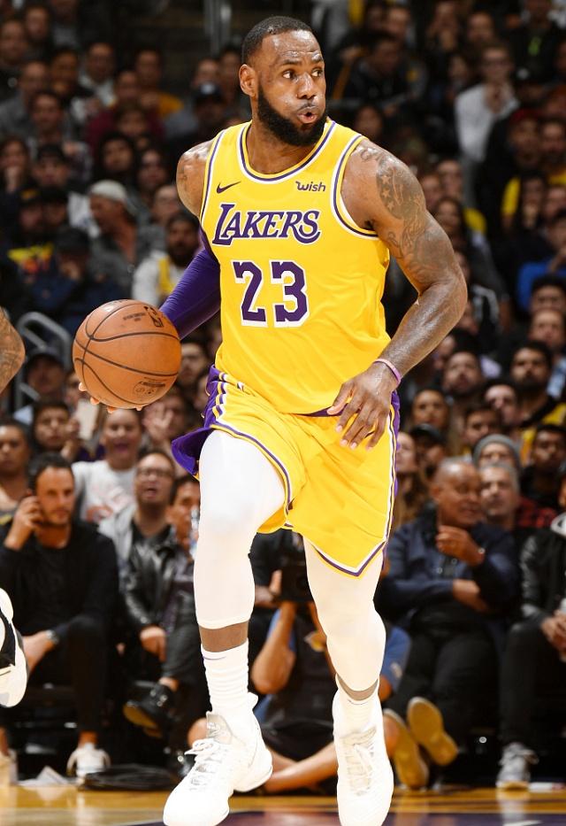 跟队记者：对阵巴萨赛前，蓝军主场外将竖立“寒王帕尔默”冰雕（随队记者：巴萨战前，切尔西主场外将立“寒王帕尔默”冰雕）