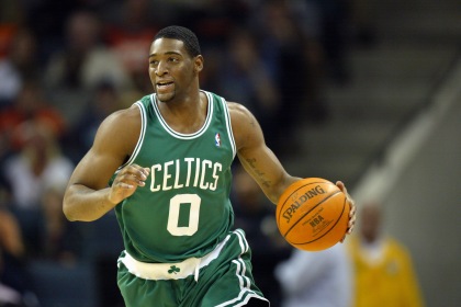 青岛记者：邵佳一大哥式的执教风格很适合当下中国足球的环境（青岛媒体人：邵佳一“大哥范儿”的执教方式更贴合当下中国足坛环境）