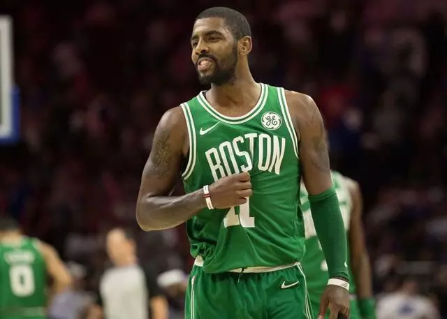 2月4日NBA看点：快船与保罗分手，对阵老鹰会有何影响？（2月4日NBA焦点：快船与保罗分道扬镳，迎战老鹰有何变数？）