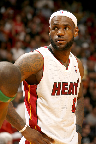 重庆铜梁龙冲超成功，重庆足球时隔4个赛季重返中超联赛（重庆铜梁龙成功升入中超，重庆足球时隔四年重返顶级赛场）