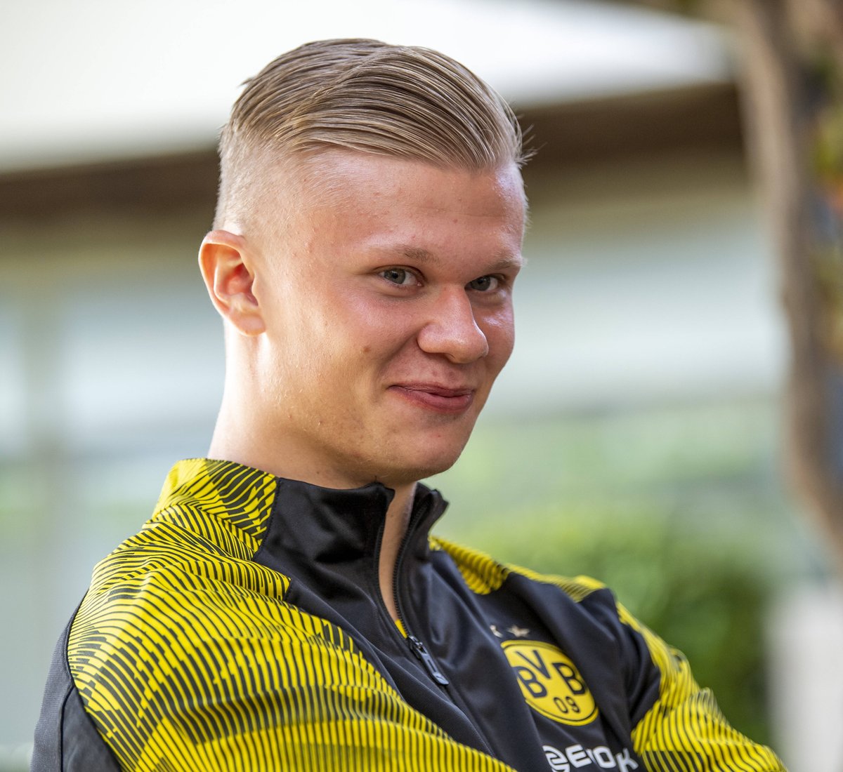 库蒂尼奥为小儿子庆祝生日，一家人身穿他效力过球队的球衣（库蒂尼奥为幼子庆生，全家穿上他昔日效力球队的球衣）