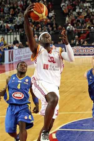 NBA常规赛焦点战精彩瞬间（NBA常规赛焦点对决高光时刻）