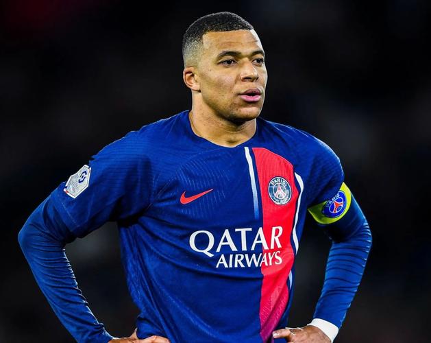 足球世界杯官方公布首批裁判名单，引发讨论（世界杯官宣首批裁判名单，掀起热议）