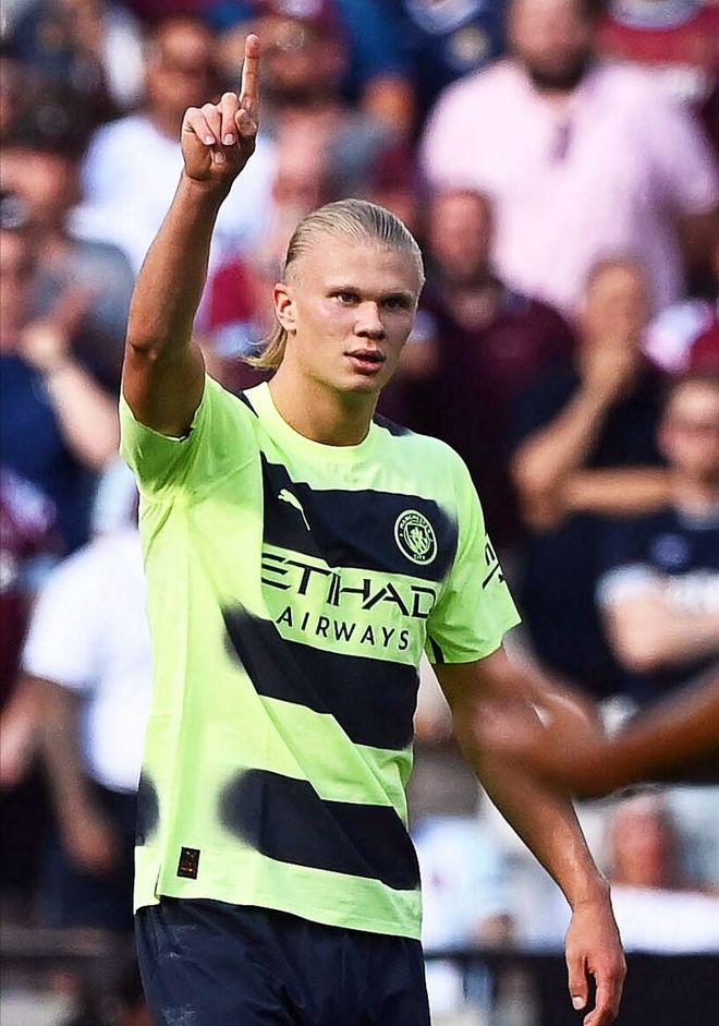 亚历山大：篮球场上的传奇人物（篮坛传奇：亚历山大）