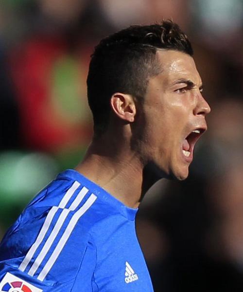 蒂尔潘生涯执法欧冠共判31粒点球，成为欧冠判点最多的主裁（蒂尔潘欧冠执法累计判罚31个点球，成欧冠判点最多主裁）