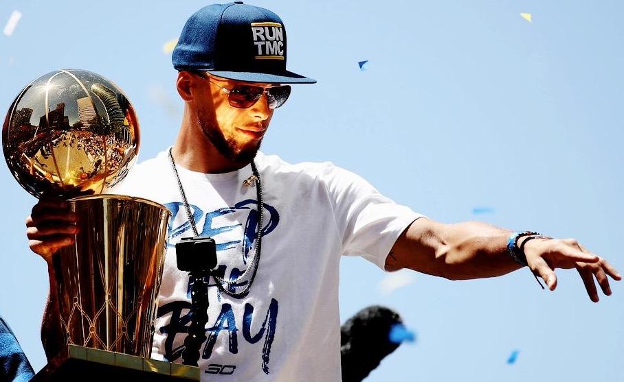 湖人最新动态：东契奇二胎将至，保罗加盟呼声高，迎战猛龙阵容更新（湖人快讯：东契奇即将迎来二胎，保罗加盟呼声高涨，战猛龙阵容有调整）