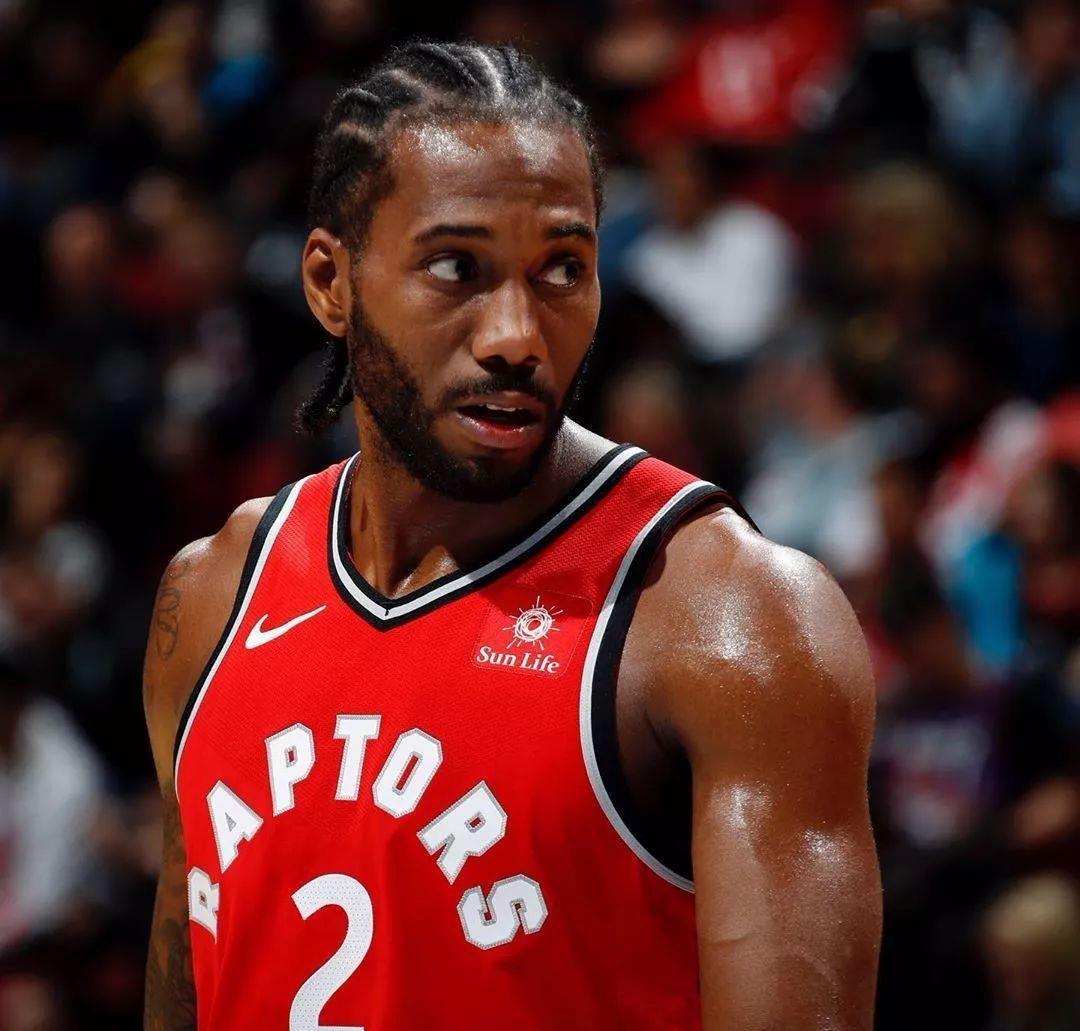 勇士三节结束领先时本赛季六次被逆转，该数据位列全联盟之首（勇士本季第三节结束领先后仍遭逆转6次，联盟最多）